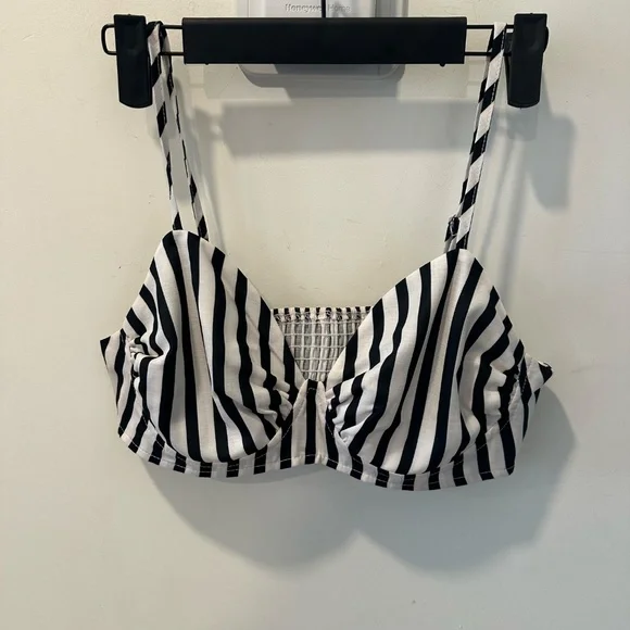 COMMENSE OFFICIAL LONG SLEEVE STRIPE TOP AND BRALETTE - Picture 5 of 7